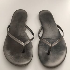 GAP Leather Flip Flops